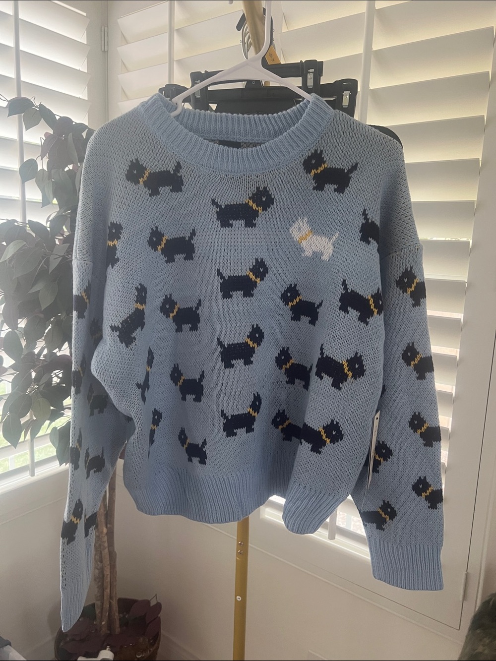 Kids size L 12-14 Light Blue Dog Pattern Crewneck Sweater